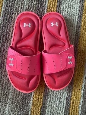 Under Armour Ignite IX Women's Memory Foam Slides - Size 6 Pink EUC